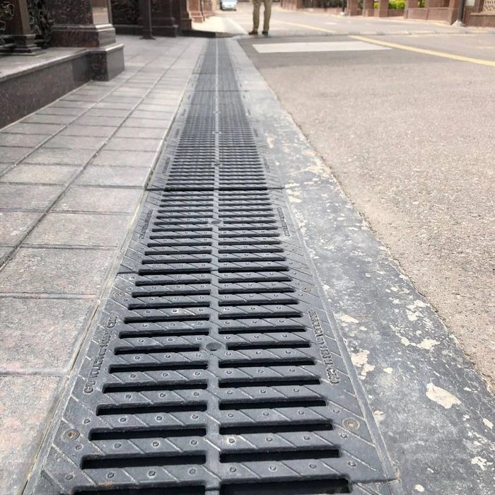 Лоток дренажний чугунные. Гидролика. Л-5 с решеткой чугунный, топиннг