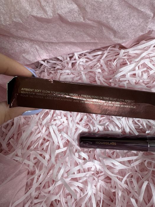 Ambient Soft Glow Foundation Brush/Pensula pentru fond de ten, Hourglass