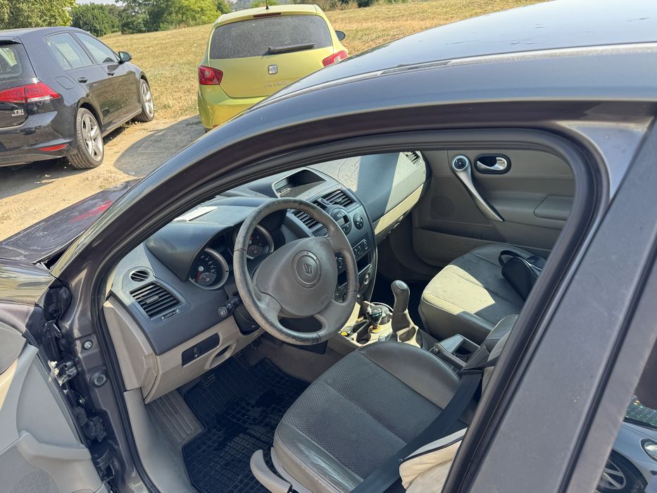 Reno megan 2 sedan