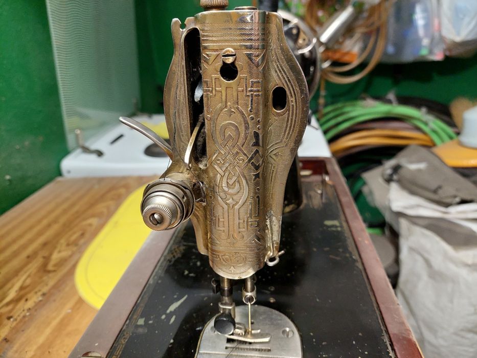 Продам швейную машинку