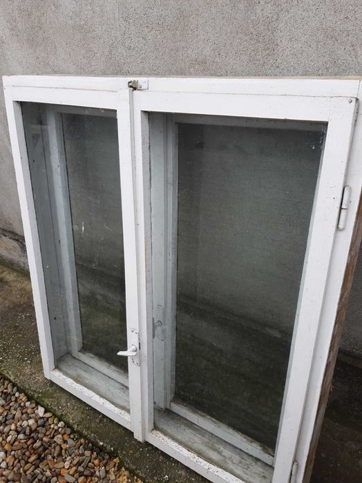 ferestre lemn geamuri