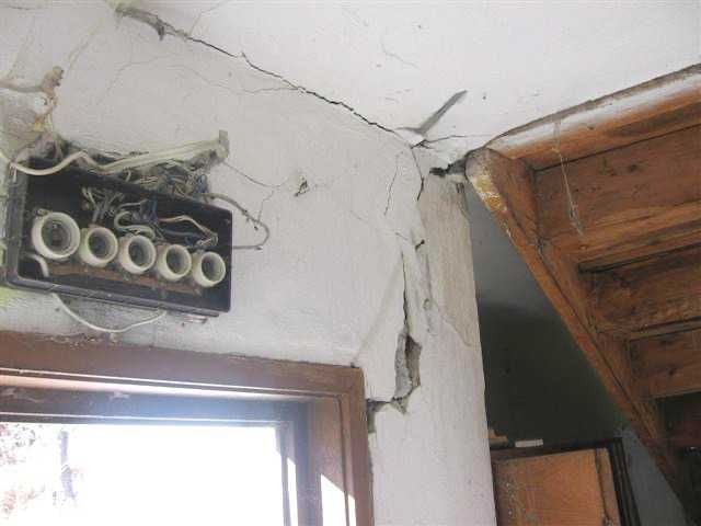 Двуетажна вила с голям двор в Тетевенския Балкан – с. Гложене