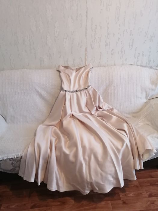 Продажа выпускного платья.