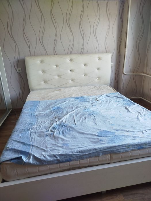 Кровать спальная