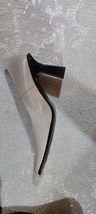 Продается женские туфли