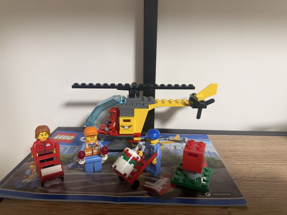 Lego 60100 , 60411 , 40469