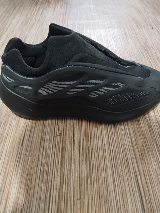 продаю Адидас Easy 700