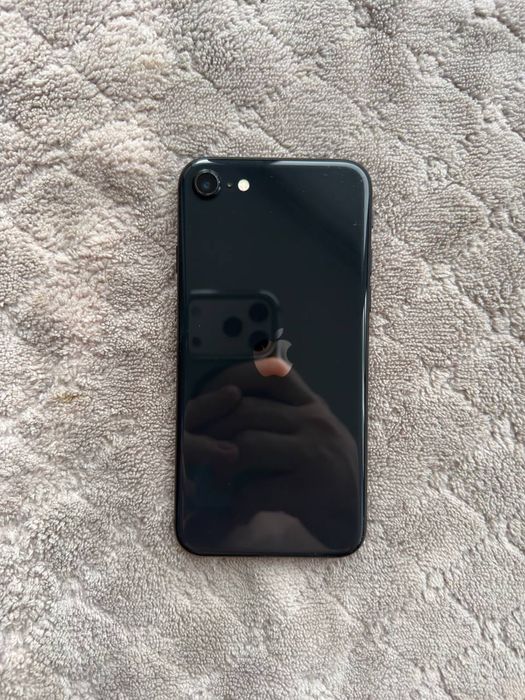 iPhone SE 2022 в отличном состояние