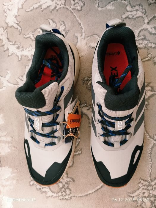 Кроссовки Адидас , оригинал