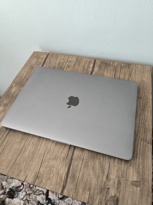 Macbook Pro 13 2020 i5/8/256GB Touch Bar