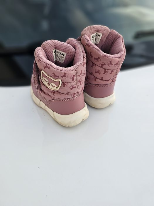 Продавам детски боти GEOX!!