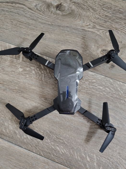 Дрон с дистанционным управлением.