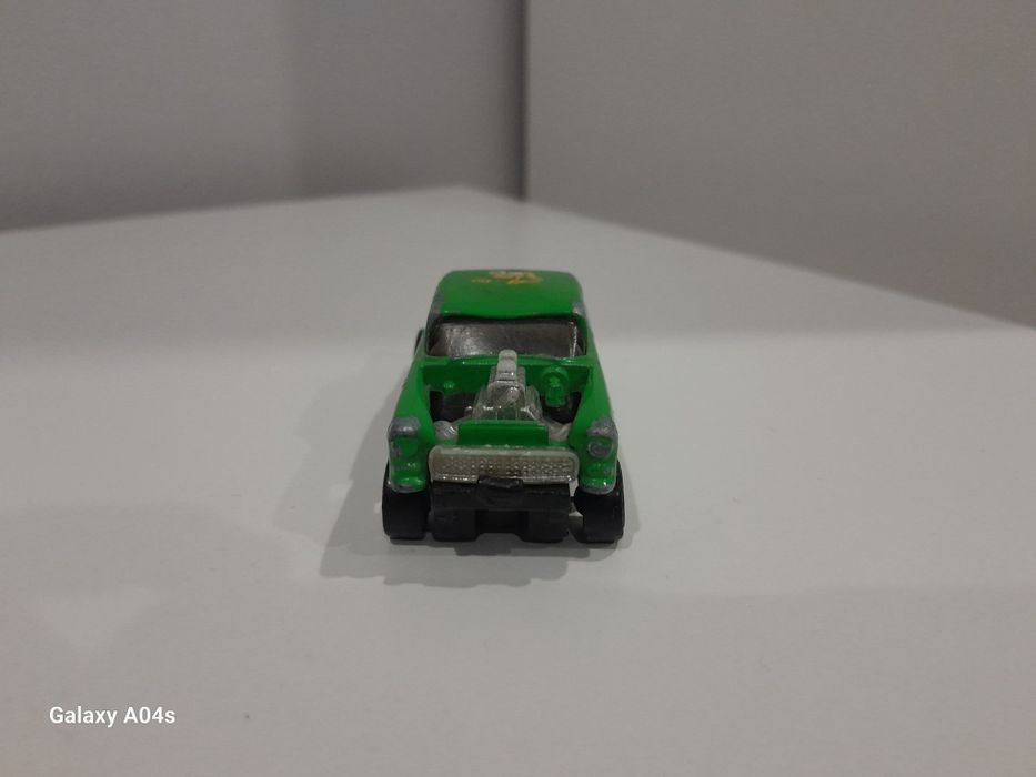 Машинкa Hotwheels