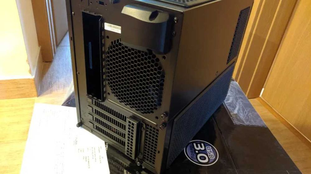 Carcasa SilverStone SG10 + Cooler pasiv Noctua NH-P1 + 5x Ventilatoare Noctua – mini-cube mATX ultra-silențios