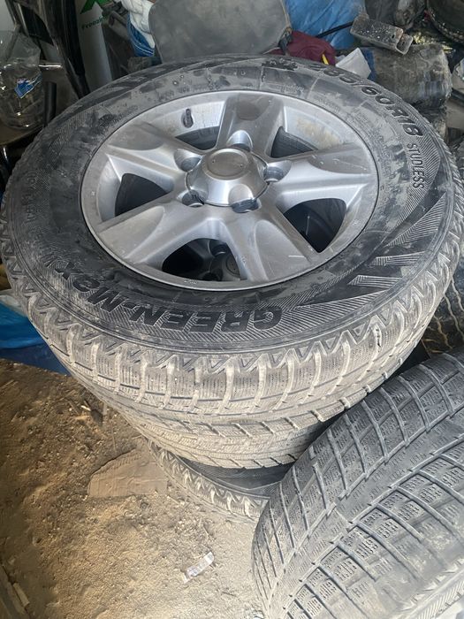 Продам диски с шинами 18