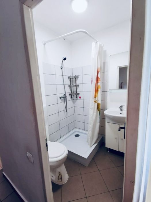Camere inchiriat 2 persoane baie propie