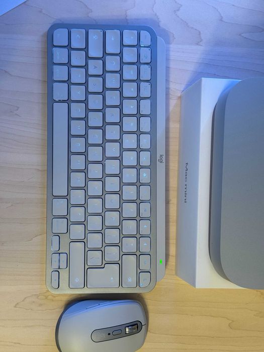 Mac Mini M2 chip, 16 GB RAM, 512 GB SSD + Keyboard & Mouse Logitech BT