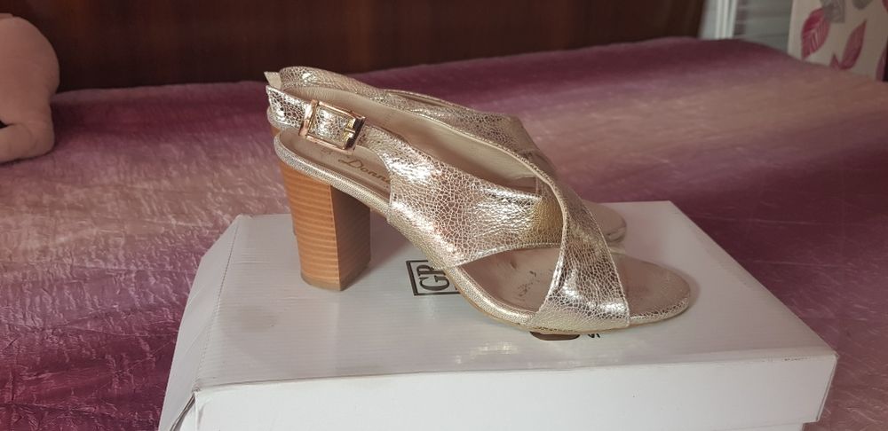 Дамски сандали 2 броя в цвят злато