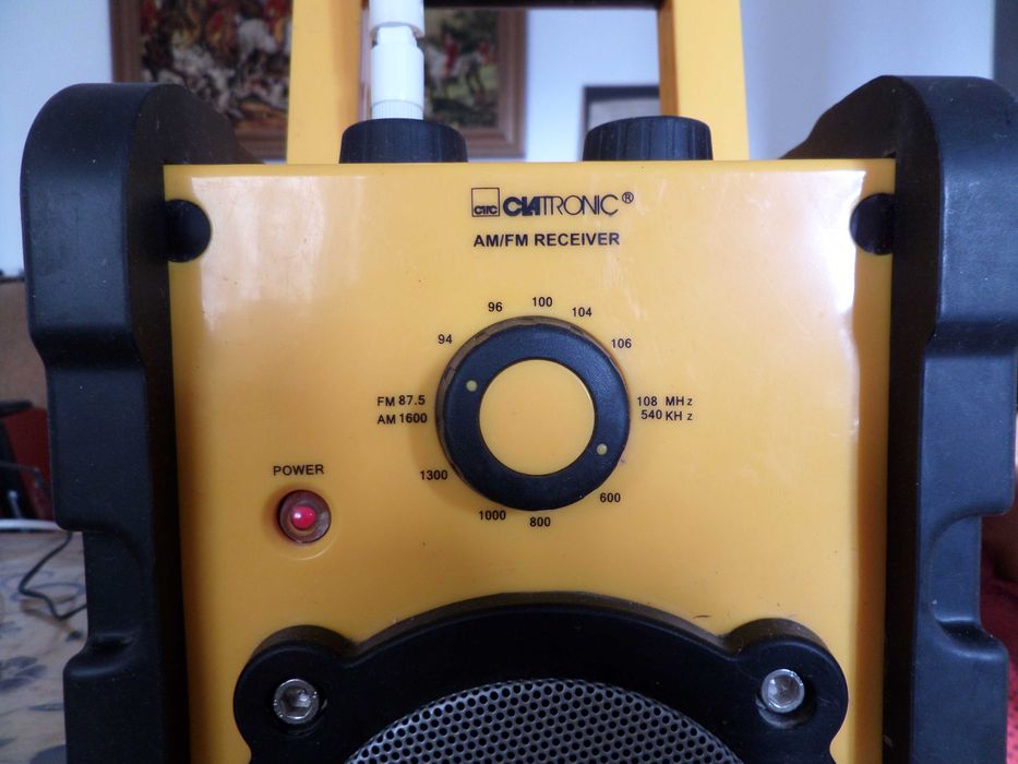 Radio santier Clatronic la priza si pe baterii foarte bun