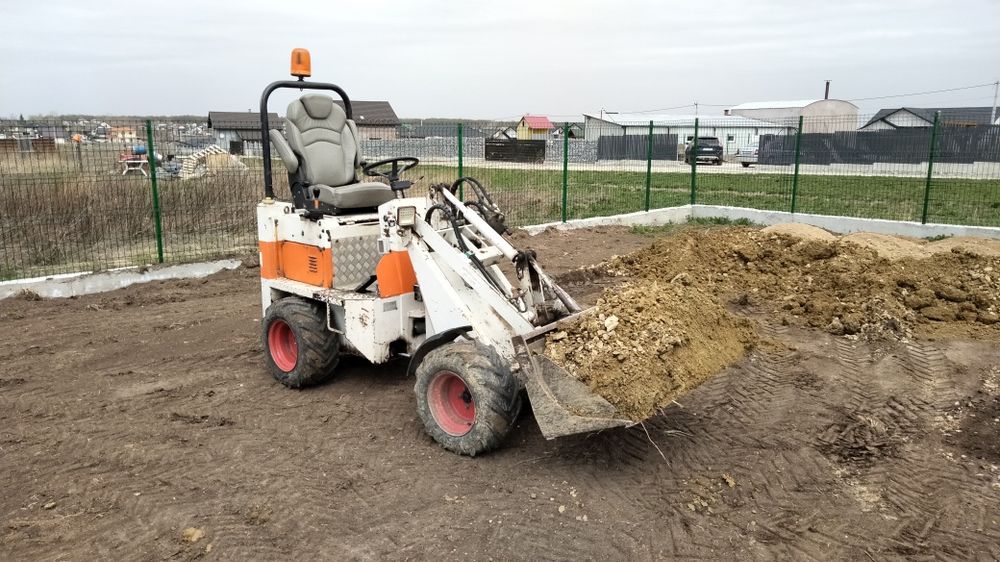 Închiriez mini încărcător frontal