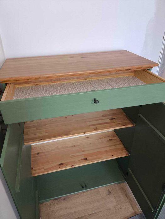 Масивен дървен шкаф/скрин IKEA HURDAL – естествено дърво и ретро стил