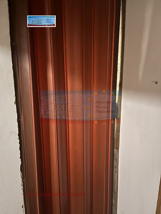 Къща в гр. Радомир - 172 м² и двор 359 м²