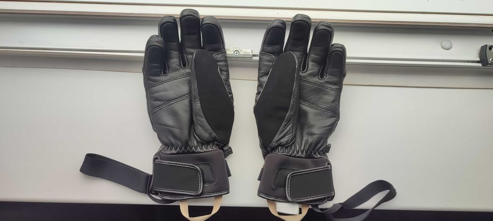 Ски ръкавици 900 – черни, топли и здрави