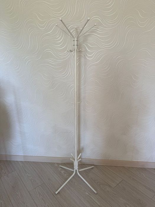 Продается вешалка напольная