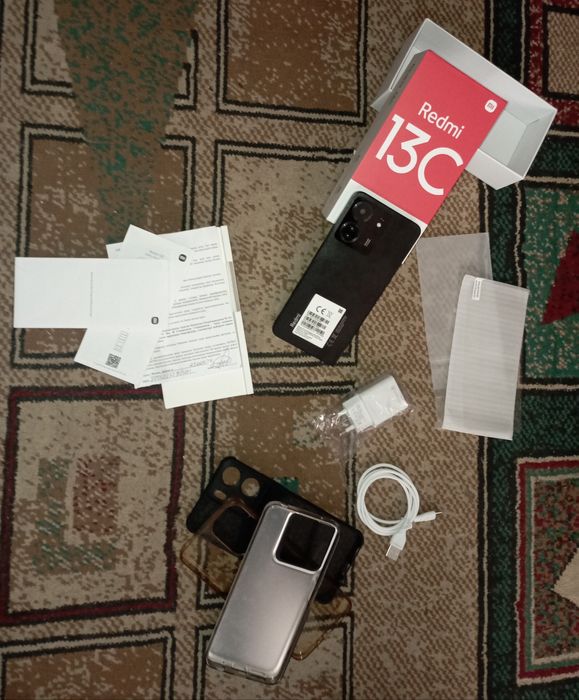 Xiaomi 13C 8/256 в броне и чехле