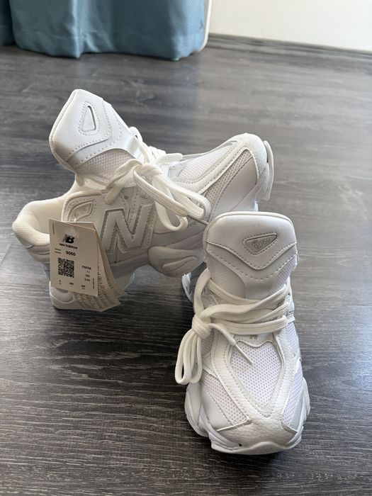 Adidasi New Balance 9060