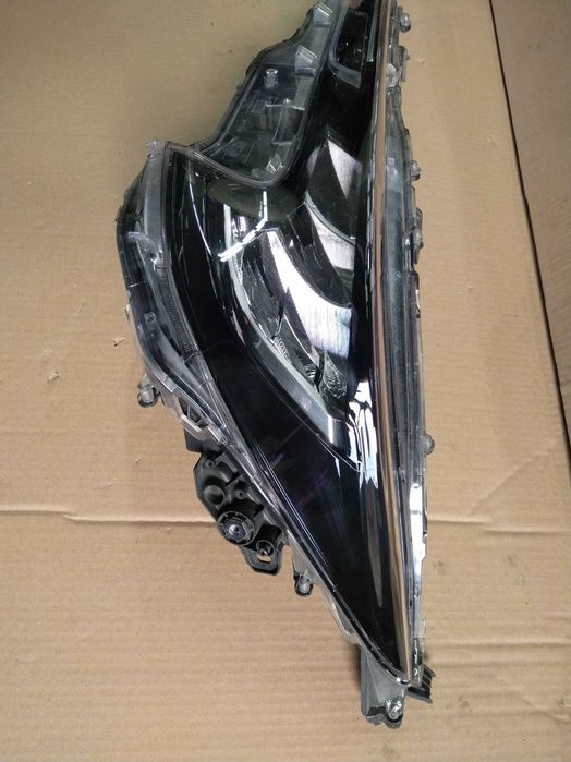 Фар десен за Toyota Corolla E21 2019