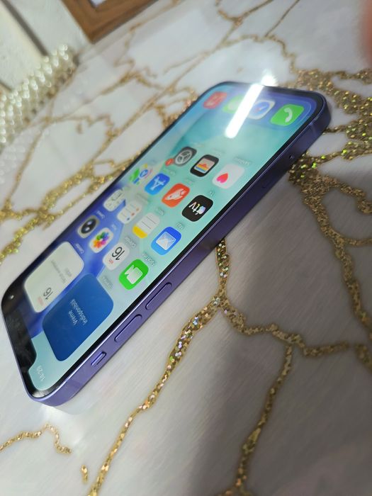 iPhone 12 baterie 81