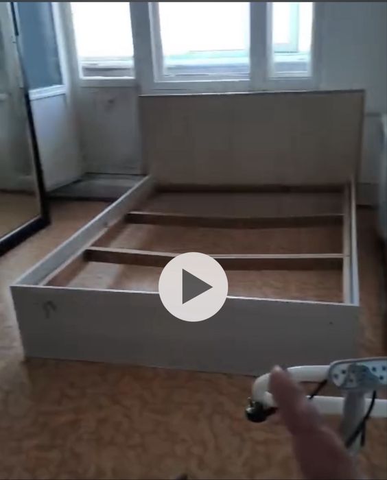 На дрова мебель.