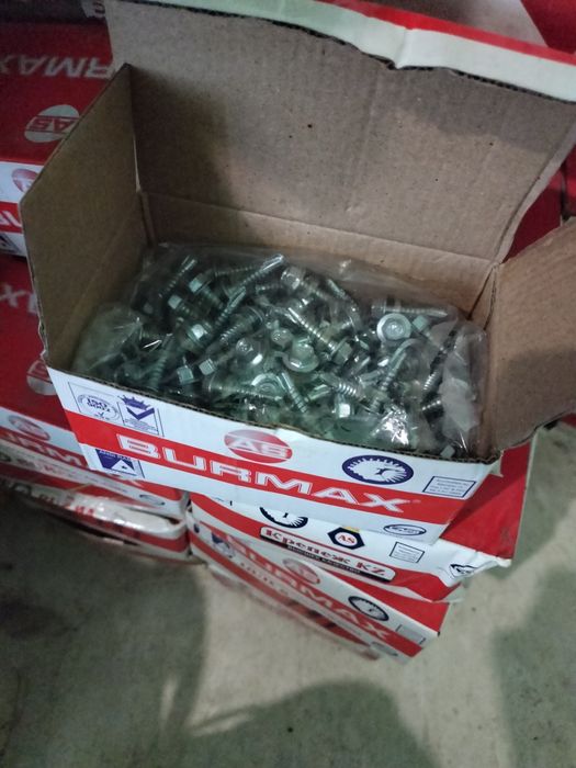 Продам саморезы кровельные