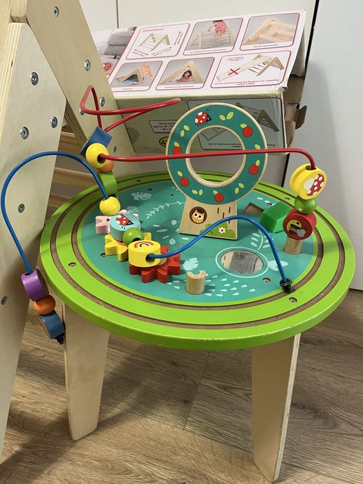 Детска дървена катерешка , низанка и дървена масичка