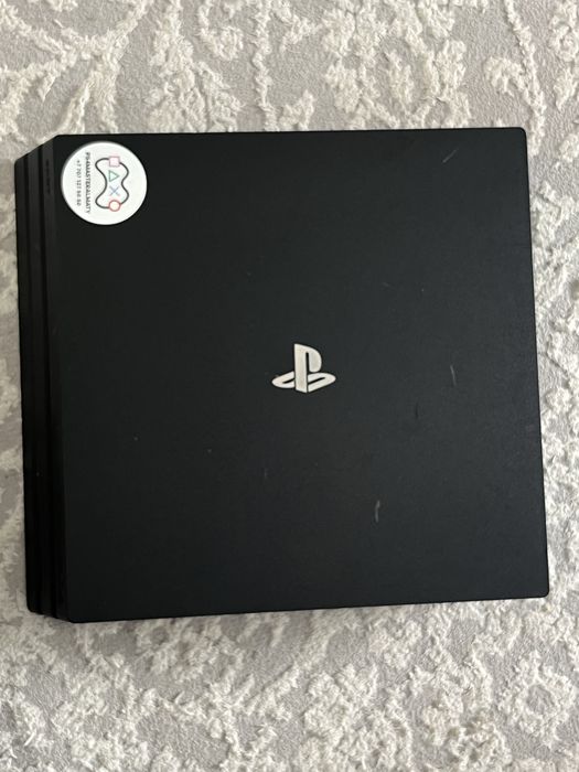 PlayStation 4 Pro + 4 геймпада
