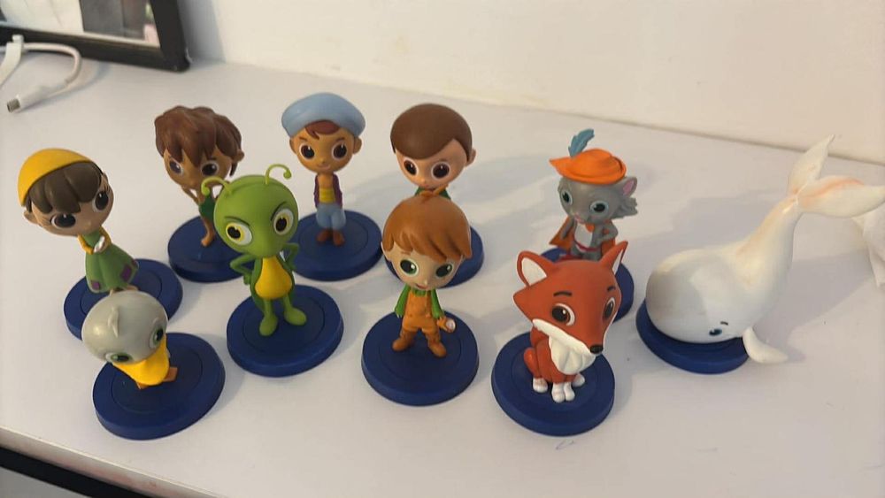 Lot 10 figurine litera