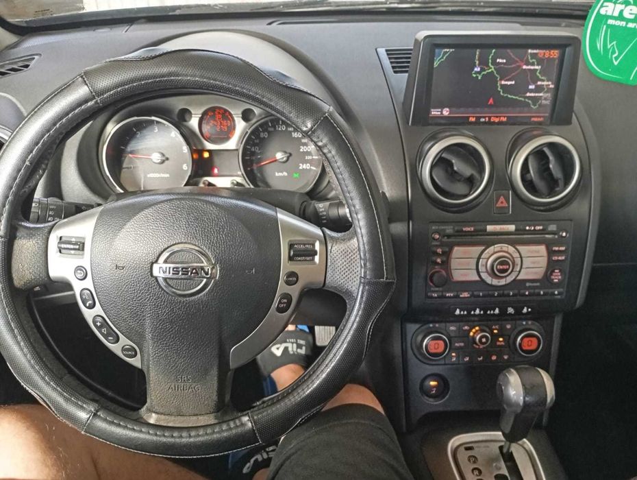 Nissan Qashqai 2.0 DCI 141 CP 4x4 cu 7 Locuri din 2010