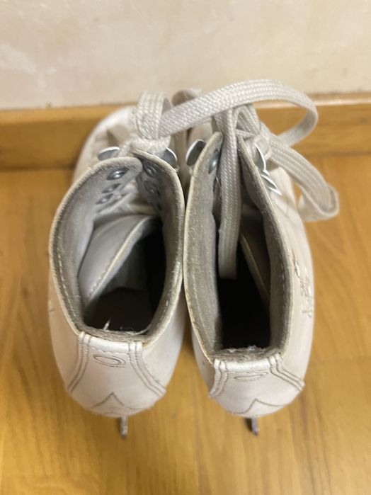 Vând patine mărimea 33