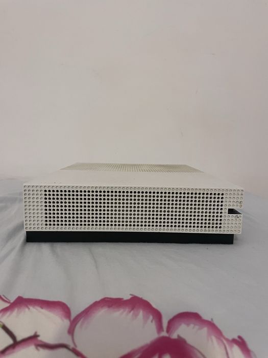 Xbox One S cu CD-ROM