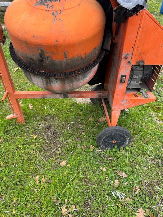 Închiriere de scule și utilaje.