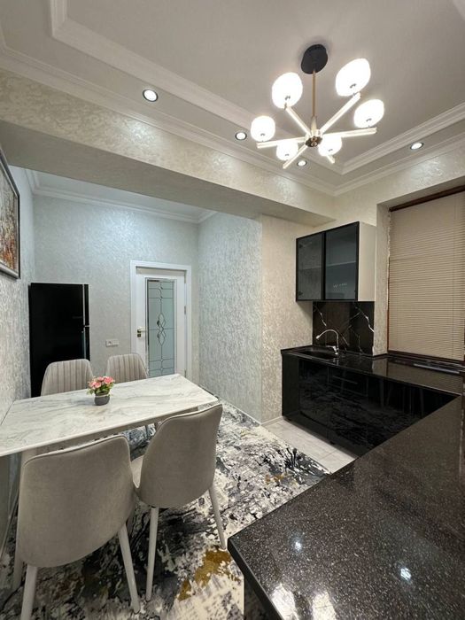 Срочно сотилади новостройка 79кв.м 3 хона 4 этаж 6 этажли домда.