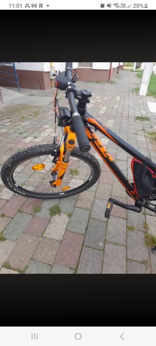 Vând bicicletă KTM wild roțile sunt de 26