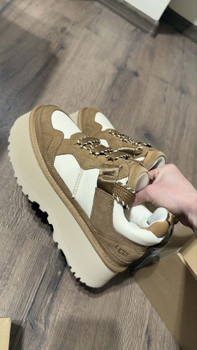 Чисто нови обувки UGG
