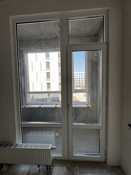 Перегородка от балкона с дверью