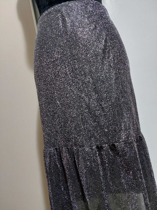 Fustă neagră de ocazie strălucitoare, cu volănașe