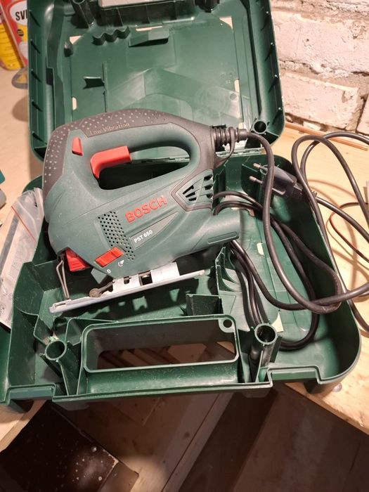 Vînd ferăstrău Bosch 500w