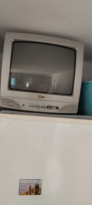 Телевизор LG  маленький