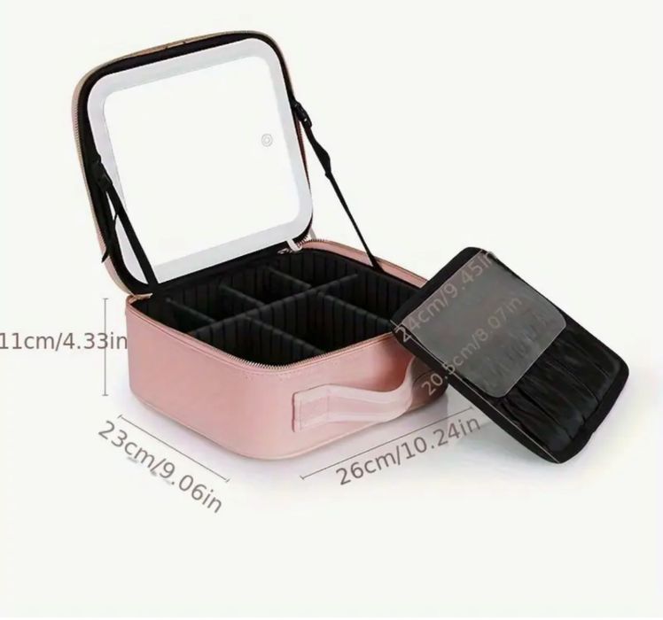 Чантичка с огледало и уред за уголемяване на устни