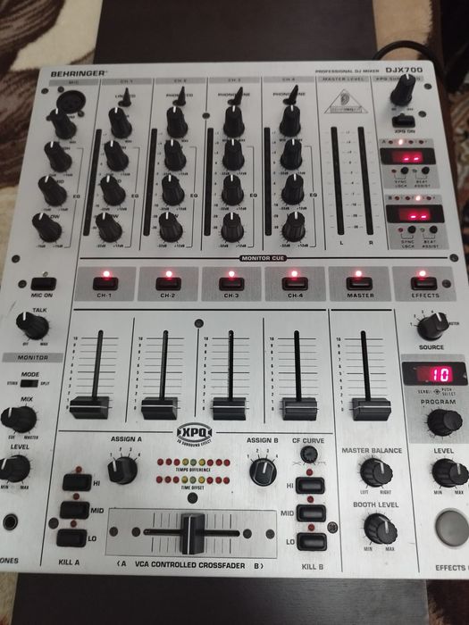 Behringer Pro Mixer DJ X 700